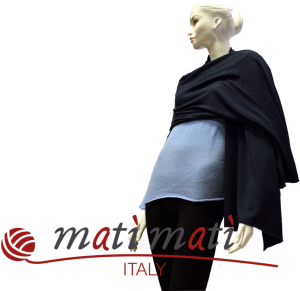 Matì Matì realizza capi in Cashmere, seta, lino e lana Merinos. Le sue collezioni variano con linee moda dall'intramontabile eleganza e linee fashion estrose e versatili.